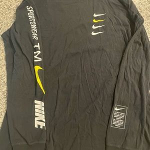 MEN’S XL NIKE LONG SLEEVE GRAPHIC TEE